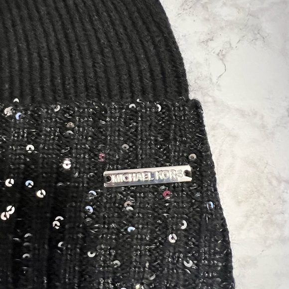 Michael Kors Sequin Stripe Cuff Hat
Beanie Black One Size - Picture 3 of 4